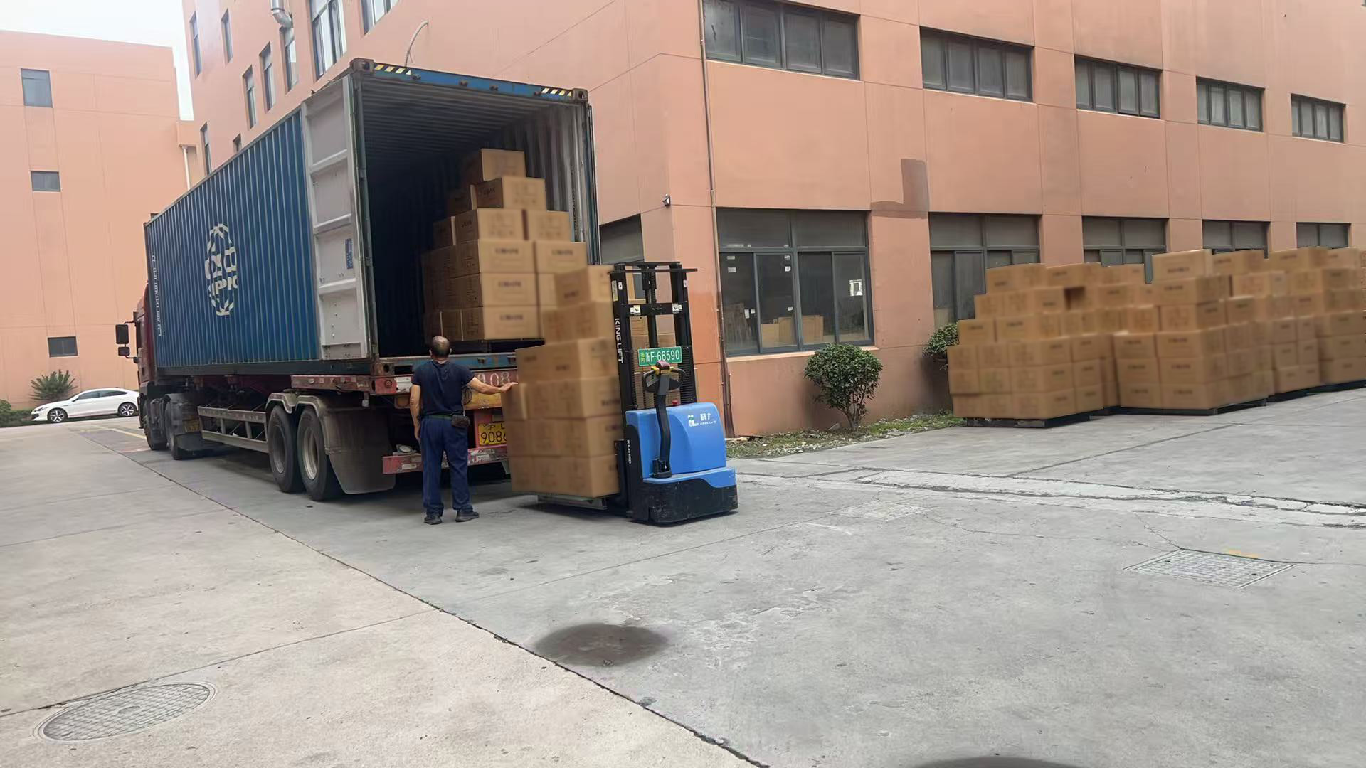 Grande lote de aquecedores de pátio e aquecedores de banheiro enviados com sucesso para clientes no exterior